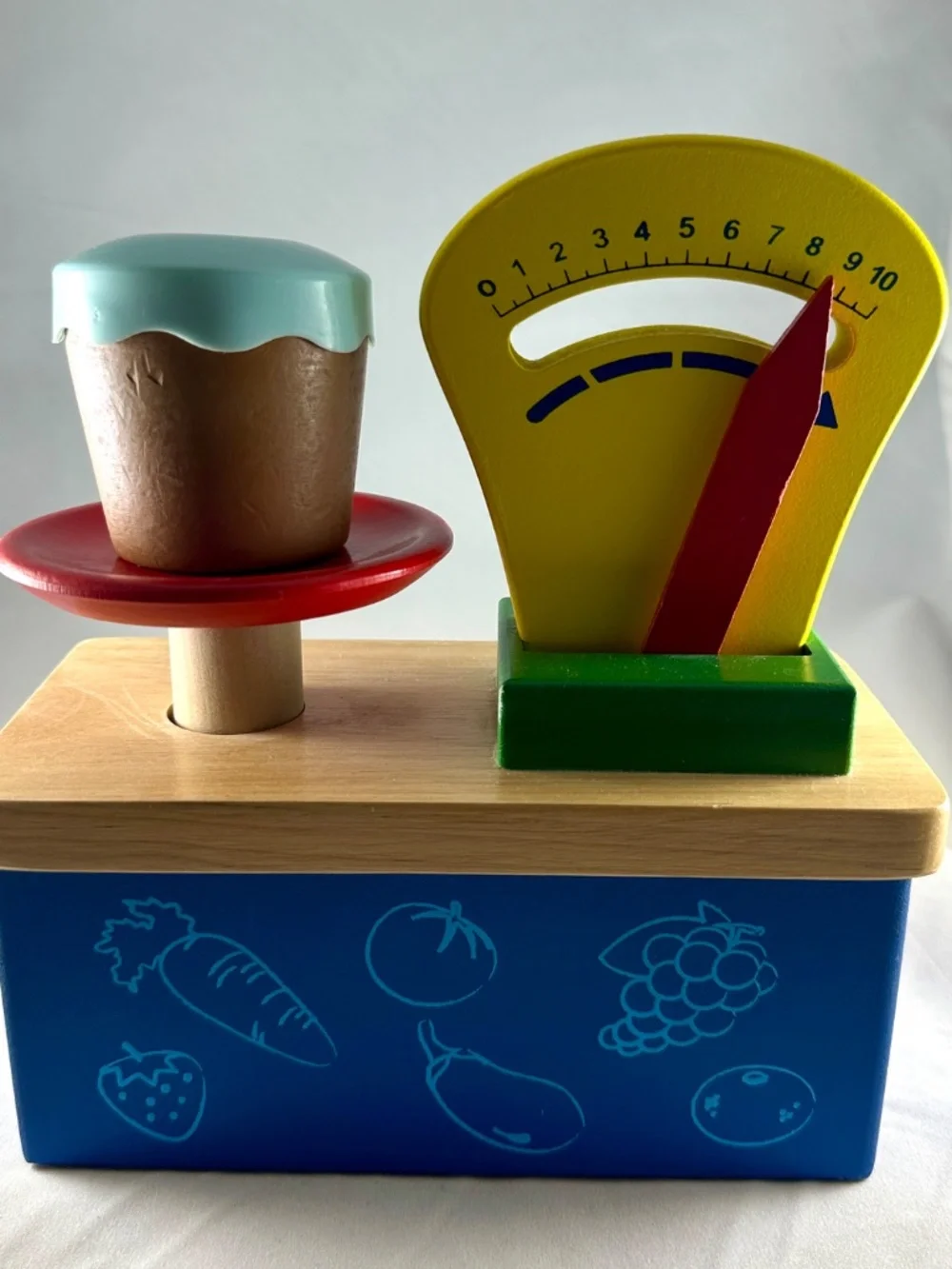 Wooden Pretend Play Kitchen Weighing Scale with Moving Needle